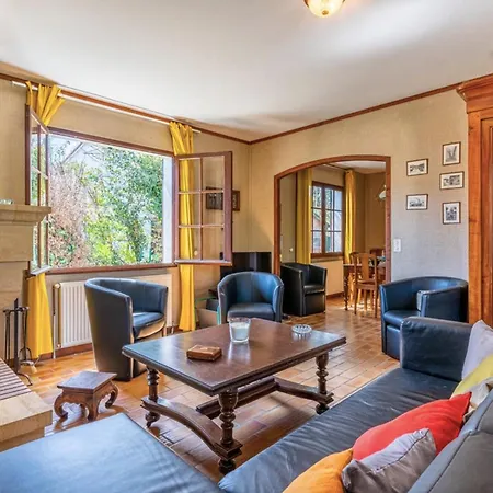 Superb House Close To The Forest בית נופש