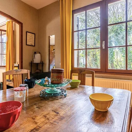 בית נופש Superb House Close To The Forest *